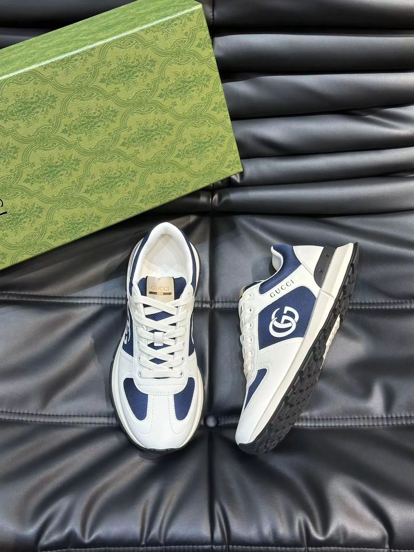 P460 new men's shoes GUCCI [Lightning] latest shoes are shipped. Original quality, fashionable, made of special materials, sheepskin lining, brand new packaging. The foot feels super comfortable and the workmanship is impeccable. Size: 38-45